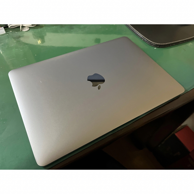 マルちゃん専用となります。MacBook MJY32J/A 中古美品 2022年新作