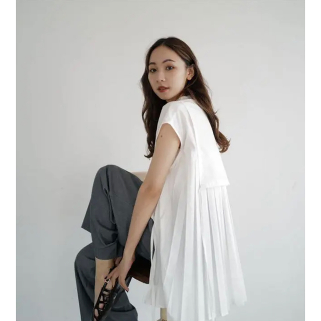 SNIDEL(スナイデル)のrandeboo no sleeve pleats shirts  レディースのトップス(シャツ/ブラウス(半袖/袖なし))の商品写真