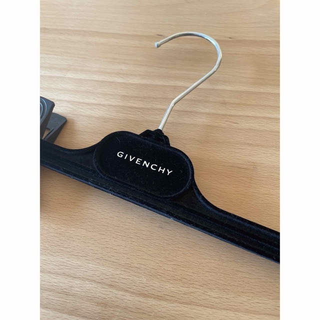 GIVENCHY(ジバンシィ)のジバンシー　スラックス　ハンガー インテリア/住まい/日用品の収納家具(押し入れ収納/ハンガー)の商品写真