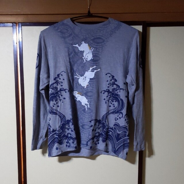 うさぎ柄プリント、グレー色ロンT メンズのトップス(Tシャツ/カットソー(七分/長袖))の商品写真