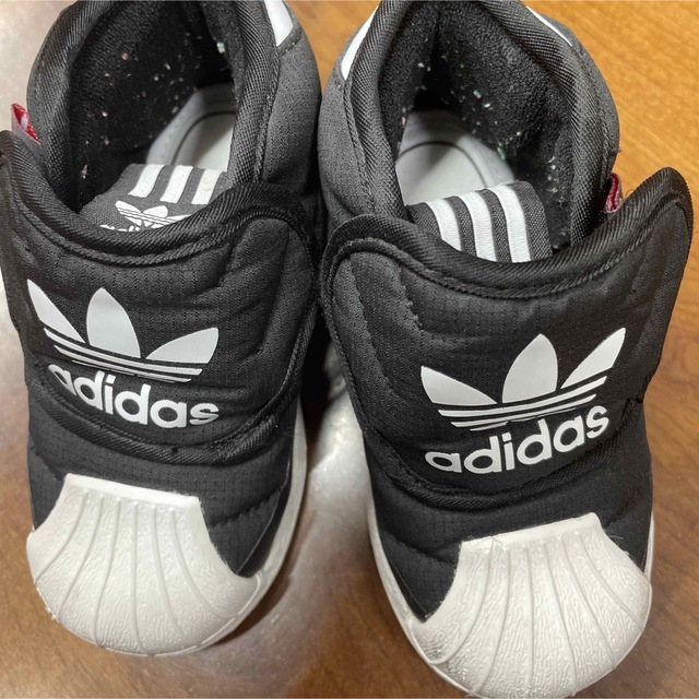 adidas(アディダス)のadidas originals キッズ　スニーカー キッズ/ベビー/マタニティのキッズ靴/シューズ(15cm~)(スニーカー)の商品写真