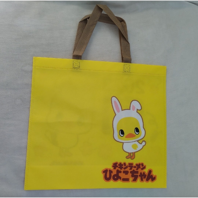 日清食品(ニッシンショクヒン)の新品!未使用！チキンラーメンひよこちゃん2023卯バッグ エンタメ/ホビーのおもちゃ/ぬいぐるみ(キャラクターグッズ)の商品写真