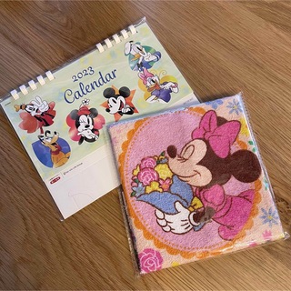 ディズニー(Disney)の▶︎Disney◀︎ディズニー2023卓上カレンダー&ミニーマウスタオル　非売品(キャラクターグッズ)