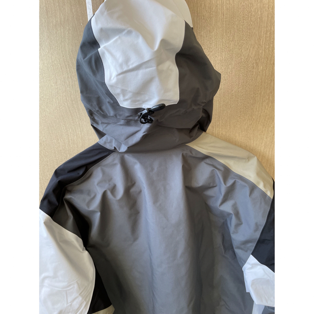 ARC'TERYX(アークテリクス)のARC’TERYX × BEAMS  別注 BETA JACKET  Mサイズ メンズのジャケット/アウター(マウンテンパーカー)の商品写真