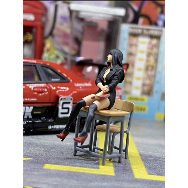 1/64 スケール　ジオラマ美人教師ナイスボディーフィギュア女性教師椅子机セット 3