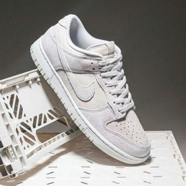 NIKE(ナイキ)のNIKE DUNK LOW RETRO PREMIUM VAST GREY メンズの靴/シューズ(スニーカー)の商品写真