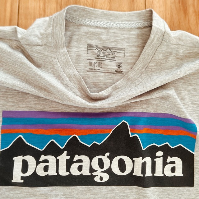 patagonia(パタゴニア)のパタゴニア　ロングTシャツ　BOYS M(10) グレー キッズ/ベビー/マタニティのキッズ服男の子用(90cm~)(Tシャツ/カットソー)の商品写真