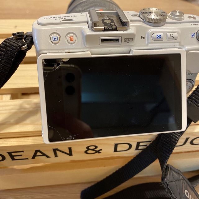 OLYMPUS(オリンパス)のOLYMPUS E−PL6 ダブルズームキット WHITE スマホ/家電/カメラのカメラ(ミラーレス一眼)の商品写真