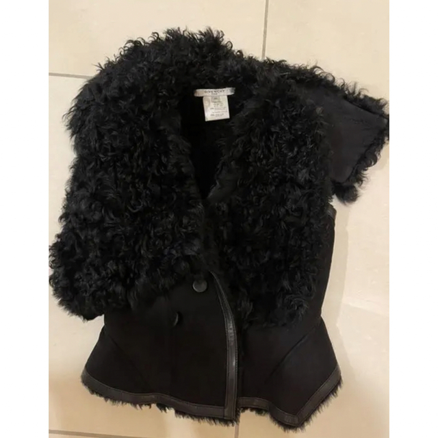 GIVENCHY(ジバンシィ)のGivenchy shearling ムートンベスト　ブラック レディースのジャケット/アウター(毛皮/ファーコート)の商品写真