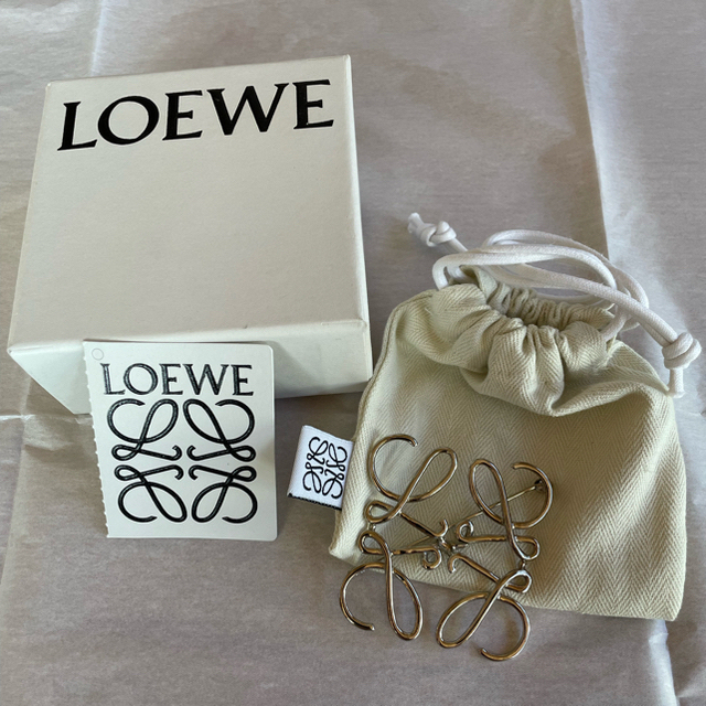 LOEWE アナグラムブローチアクセサリー