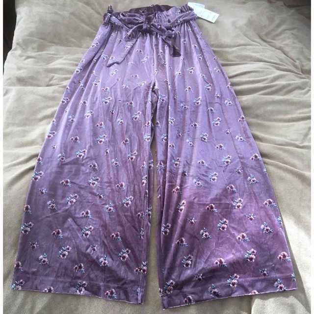 しまむら - 新品しまむら花柄ベロアリボンワイドパンツM中桃の通販 by KM☆shop |シマムラならラクマ