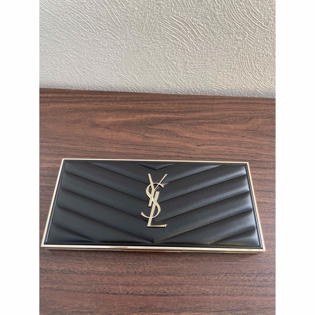 Yves Saint Laurent Beaute(イヴサンローランボーテ)の新品箱入り☆イヴサンローランボーテ☆クチュール カラー クラッチ☆YSL コスメ/美容のベースメイク/化粧品(アイシャドウ)の商品写真