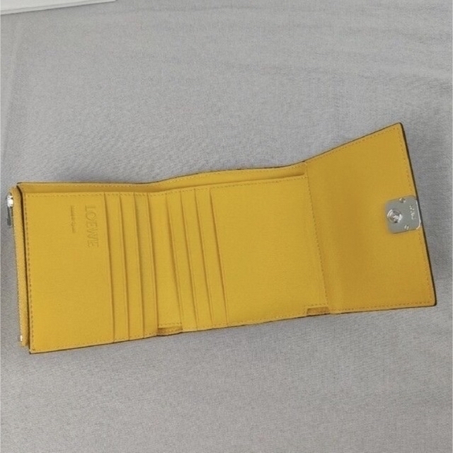 【夏セール！】 LOEWE(ロエベ)黄色 折り畳み財布