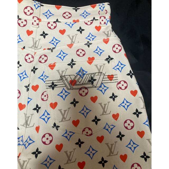 LOUIS VUITTON(ルイヴィトン)の⭐️未使用⭐️国内完売品⭐️ルイヴィトン⭐️パンツ⭐️❤️モノグラム レディースのパンツ(デニム/ジーンズ)の商品写真