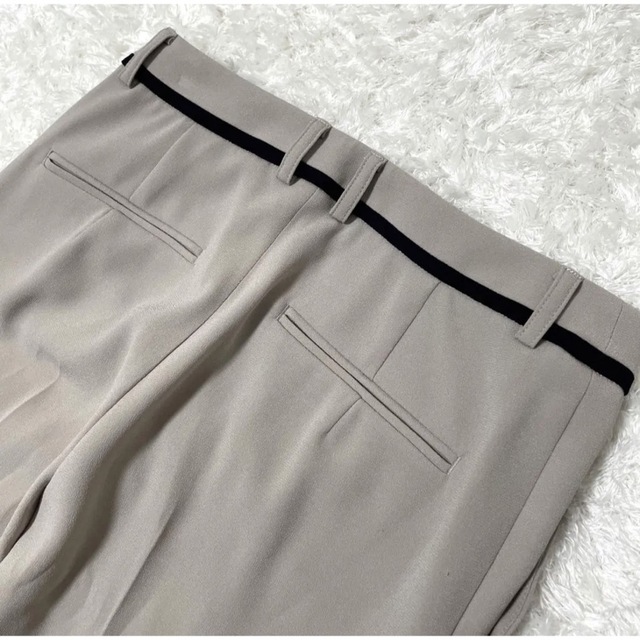 新品未使用】BEIGE ベイジ CINDYクロップドパンツ 新品未使用】BEIGE ベイジ CINDYクロップドパンツ