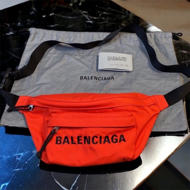 新品 】 BALENCIAGA ウエストバッグ バッグ BALENCIAGA バレンシアガ