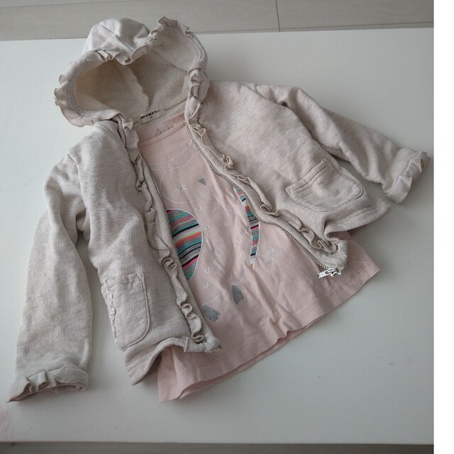 babyGAP(ベビーギャップ)の女の子　パーカー、カットソー　セット売り　サイズ90 キッズ/ベビー/マタニティのキッズ服女の子用(90cm~)(ジャケット/上着)の商品写真