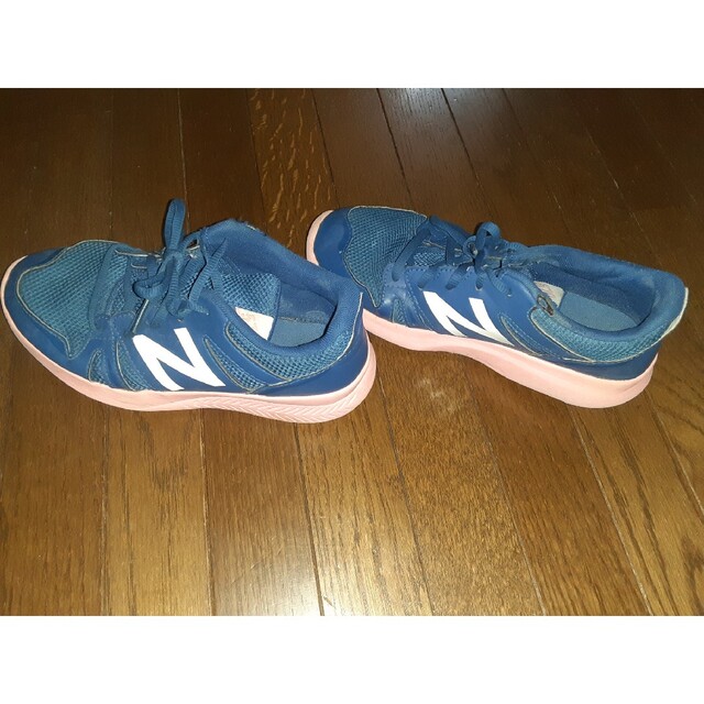 NIKEとnew balanceの２足セット22.5cm キッズ/ベビー/マタニティのベビー靴/シューズ(~14cm)(スニーカー)の商品写真