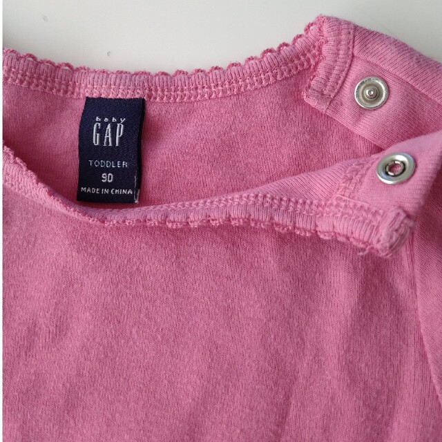 babyGAP(ベビーギャップ)の女の子　カットソー3枚まとめ売り　サイズ　90 キッズ/ベビー/マタニティのキッズ服女の子用(90cm~)(Tシャツ/カットソー)の商品写真