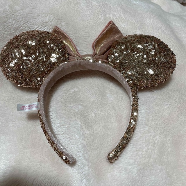 Disney(ディズニー)のディズニー　カチューシャ　スパンコール　ピンクゴールド レディースのヘアアクセサリー(カチューシャ)の商品写真