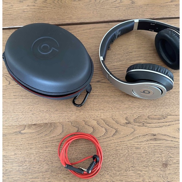 Beats by Dr Dre(ビーツバイドクタードレ)の【値下げ】Monster beats by dr.dre ヘッドホンケース スマホ/家電/カメラのオーディオ機器(ヘッドフォン/イヤフォン)の商品写真