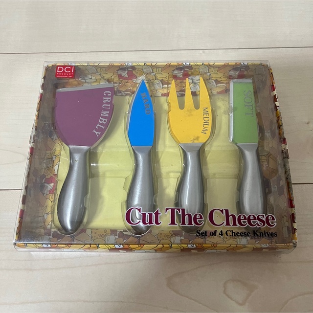 NY購入　未使用　Decor Craft Inc チーズナイフ4本セット インテリア/住まい/日用品のキッチン/食器(調理道具/製菓道具)の商品写真