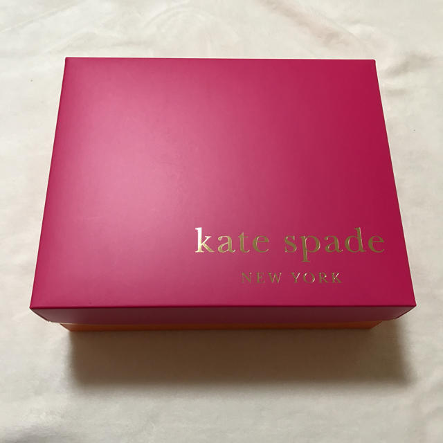 kate spade new york(ケイトスペードニューヨーク)のケイトスペイド  ギフトボックス ショップ袋 レディースのバッグ(ショップ袋)の商品写真