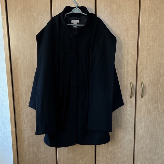 H&M(エイチアンドエム)のH＆M マフラー付き　コクーンコート　ウール60% 黒　着丈81㎝ レディースのジャケット/アウター(ロングコート)の商品写真