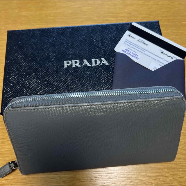 PRADA(プラダ)のプラダ ラウンドファスナー 長財布 メンズのファッション小物(長財布)の商品写真