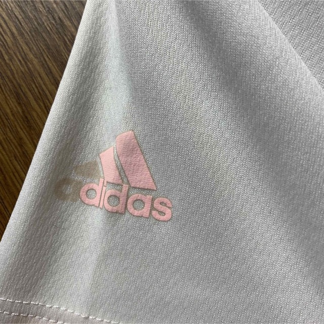 adidas(アディダス)のadidas キッズ　Ｔシャツ キッズ/ベビー/マタニティのキッズ服女の子用(90cm~)(Tシャツ/カットソー)の商品写真