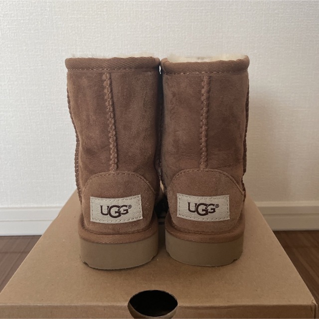 UGG(アグ)のUGG アグ　キッズ　定番ムートンブーツ キッズ/ベビー/マタニティのベビー靴/シューズ(~14cm)(ブーツ)の商品写真