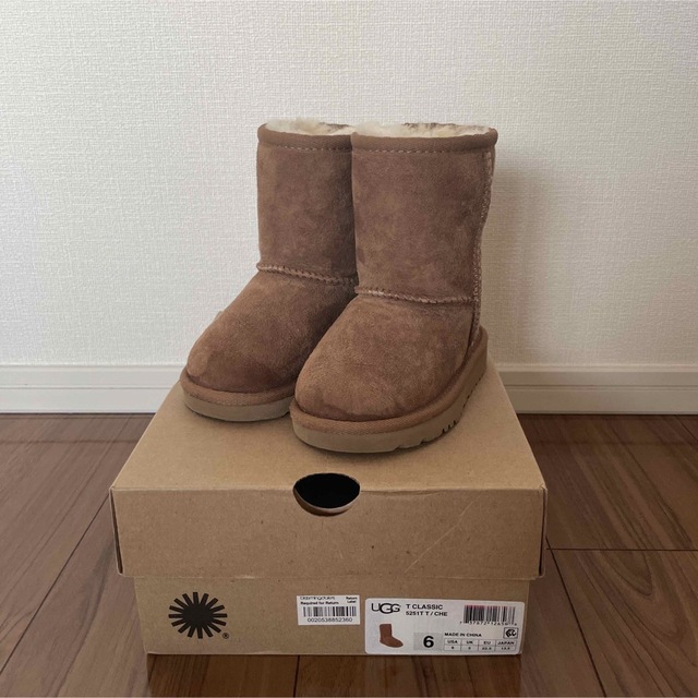 UGG アグ　キッズ　定番ムートンブーツ