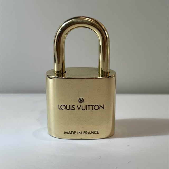 LOUIS VUITTON(ルイヴィトン)のLOUIS VUITTON  南京錠 NO.312 レディースのファッション小物(キーホルダー)の商品写真