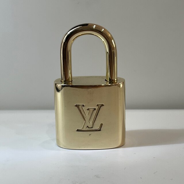 LOUIS VUITTON(ルイヴィトン)のLOUIS VUITTON  南京錠 NO.312 レディースのファッション小物(キーホルダー)の商品写真