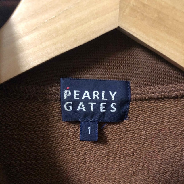 PEARLY GATES(パーリーゲイツ)のPEARLY GATES パーリーゲイツ　ゴルフベスト　チャコール　ワンポイント スポーツ/アウトドアのゴルフ(ウエア)の商品写真