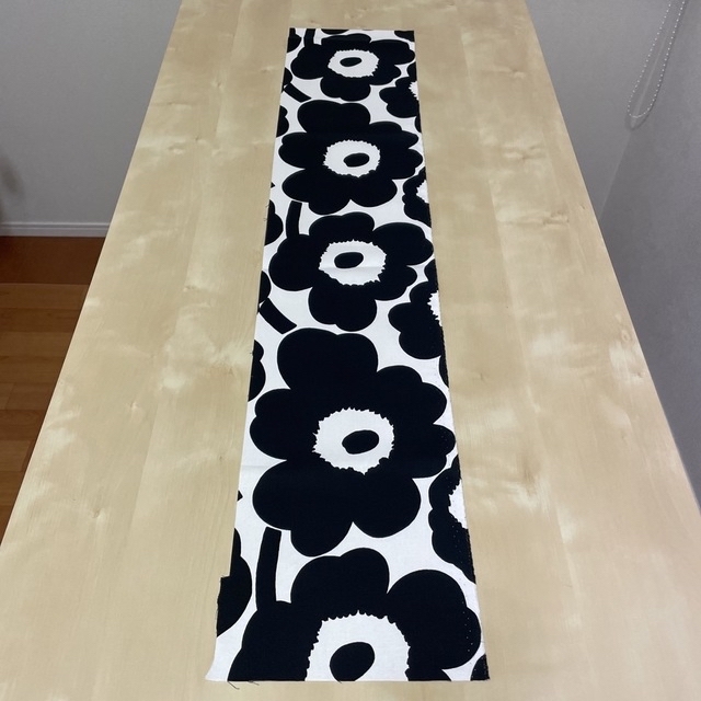 marimekko(マリメッコ)の216. 217マリメッコ 生地 ピエニウニッコ　黒とベージュ ハンドメイドの素材/材料(生地/糸)の商品写真