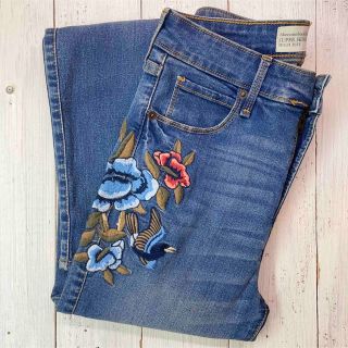 アバクロンビーアンドフィッチ(Abercrombie&Fitch)の豪華なお花と鳥の刺繍♩人気ハイライズ/スーパースキニー/デニム【0R】アバクロ(デニム/ジーンズ)