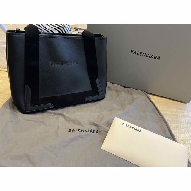 Balenciaga(バレンシアガ)のバレンシアガ　パンチングロゴネイビーカバスS レディースのバッグ(ハンドバッグ)の商品写真