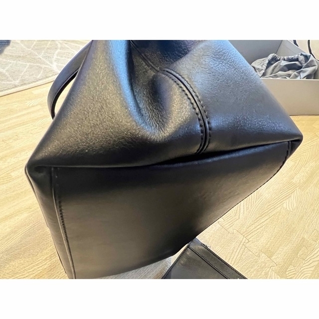 バレンシアガ パンチングロゴネイビーカバスS | thestyledhouse.com.au