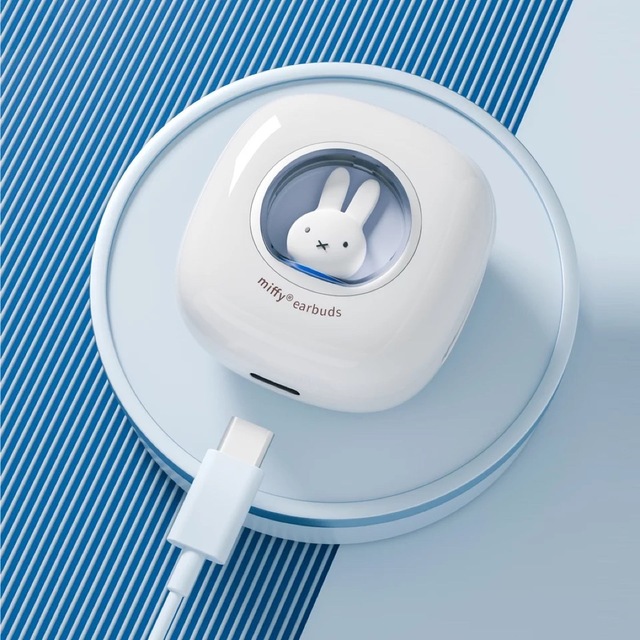 miffy(ミッフィー)のミッフィー miffy ワイヤレスイヤホン Bluetooth スマホ/家電/カメラのオーディオ機器(ヘッドフォン/イヤフォン)の商品写真