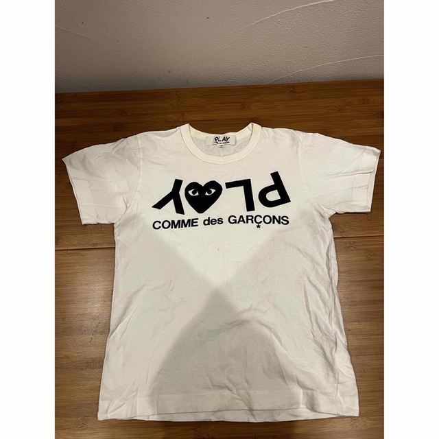 COMME des GARCONS(コムデギャルソン)のPLAY コムデギャルソン　サイズM 本物 レディースのトップス(Tシャツ(半袖/袖なし))の商品写真