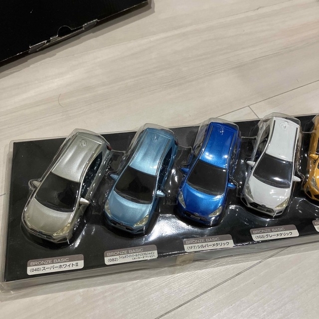 トヨタ(トヨタ)のトヨタ　アクア　ミニカー　11コセット　非売品 エンタメ/ホビーのおもちゃ/ぬいぐるみ(ミニカー)の商品写真