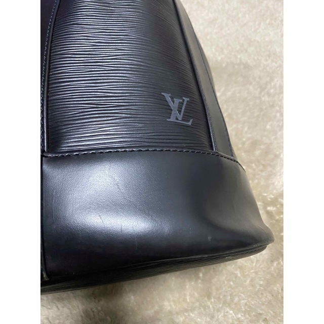 LOUIS VUITTON(ルイヴィトン)のルイヴィトン エピ ランドネPM ワンショルダーバッグ ブラック レディースのバッグ(ショルダーバッグ)の商品写真