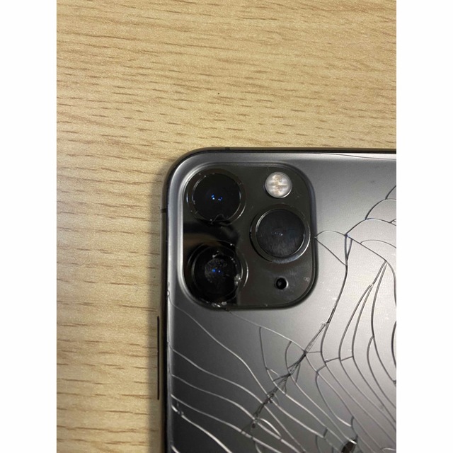 【画面割】iPhone 11 Pro スペースグレイ 256 GB SIMフリー 2