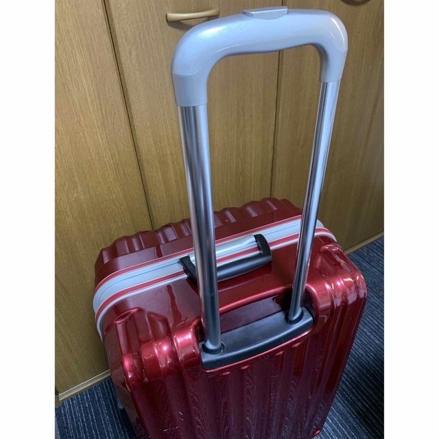 スーツケース（メタリックレッド） レディースのバッグ(スーツケース/キャリーバッグ)の商品写真