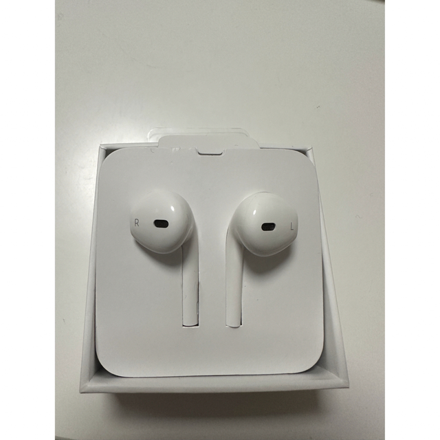 Apple(アップル)のEarPods with Lightning Connector スマホ/家電/カメラのオーディオ機器(ヘッドフォン/イヤフォン)の商品写真