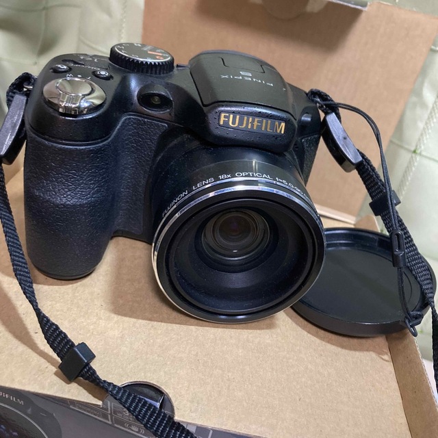 富士フイルム(フジフイルム)の【中古美品】フジフイルム(FUJIFILM) FinePix S2800HD スマホ/家電/カメラのカメラ(コンパクトデジタルカメラ)の商品写真