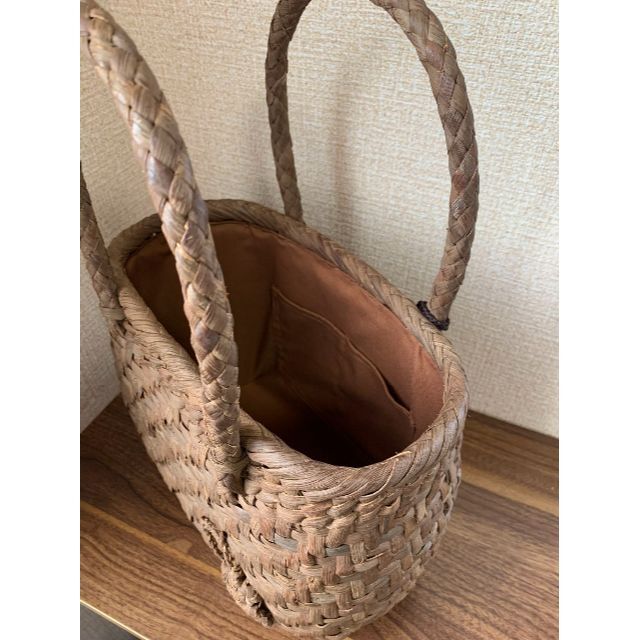 国産山葡萄 手作り かごバッグ 網代編み、花編み チャーム付きの通販