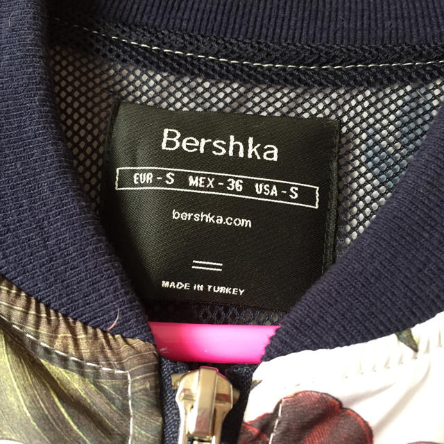 Bershka(ベルシュカ)のBershka総柄ナイロンジャンパーノーカラーアウター メンズのジャケット/アウター(ナイロンジャケット)の商品写真