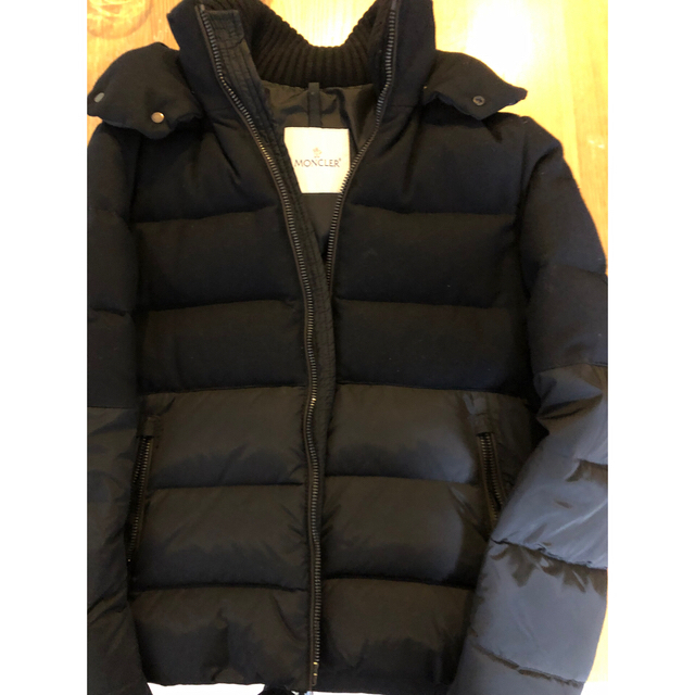 MONCLER(モンクレール)の美品　即日発送　モンクレール　NOIR   ダウン　黒　サイズ0 メンズのジャケット/アウター(ダウンジャケット)の商品写真